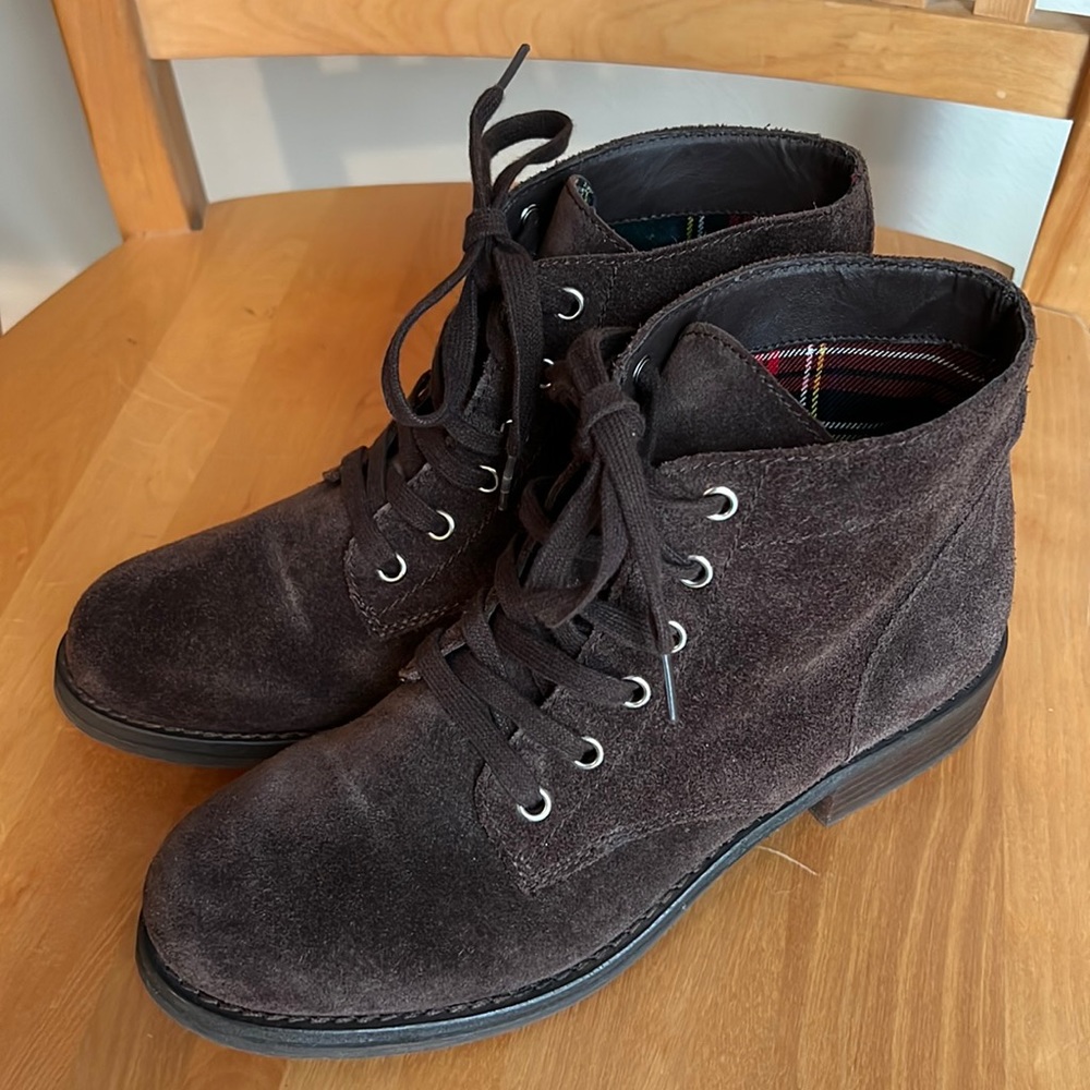 Brown suede Sam Edelman chukka boots